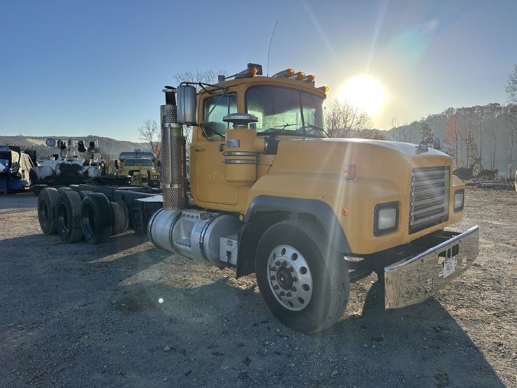 1996-mack-rd688s-image-7