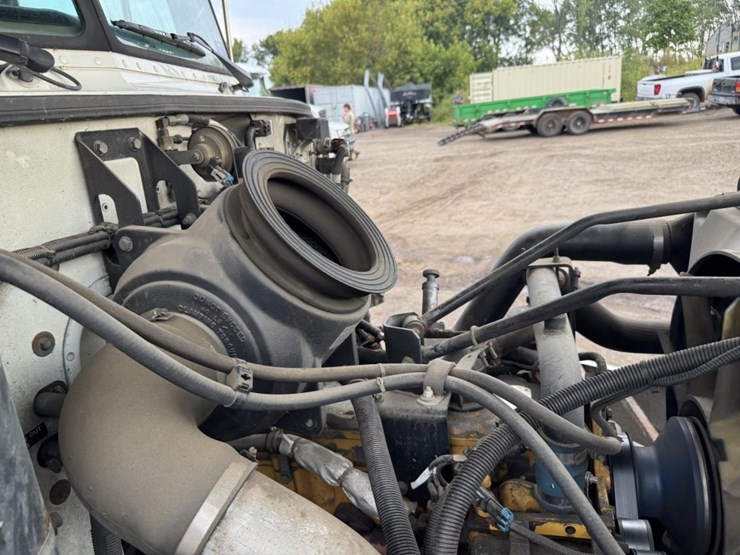 peterbilt-330-image-70