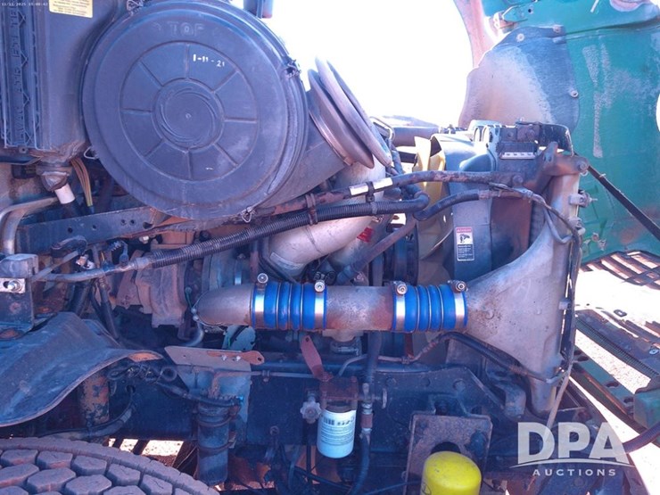 2007-freightliner-columbia-112-image-34