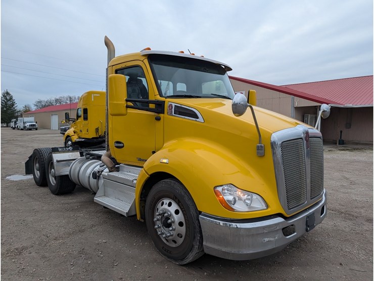 2020-kenworth-t880-image-3