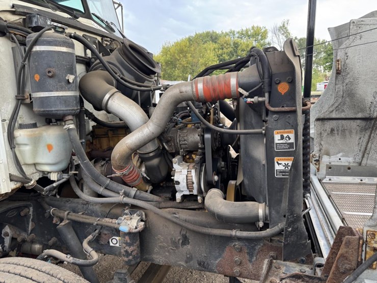 peterbilt-330-image-69