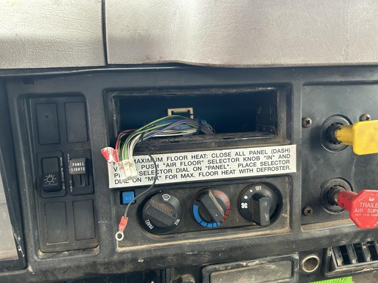 international-4700-image-48