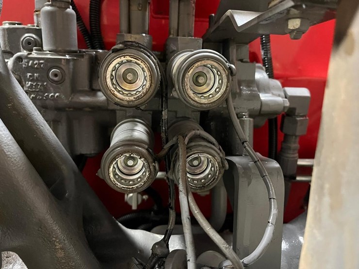 massey-ferguson-4708-image-16