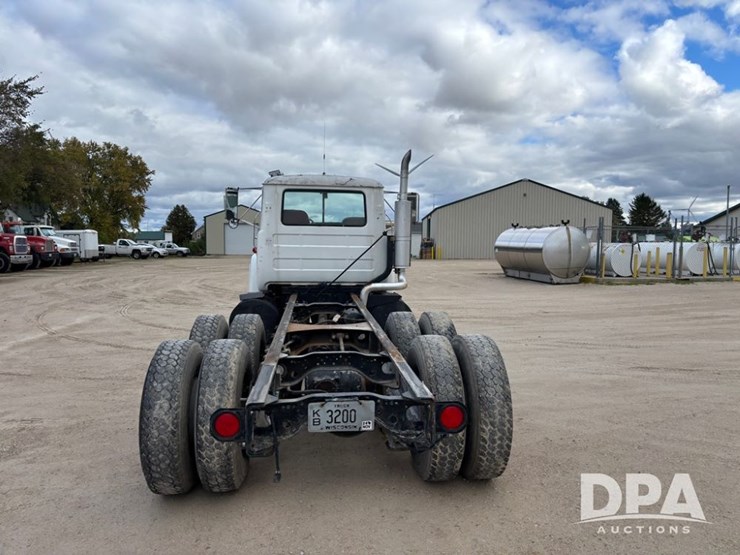 1985-mack-r686st-image-9