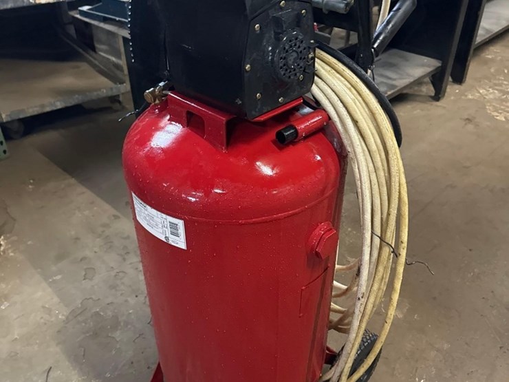 craftsman-33-gal/120v-air-compressor-image-1