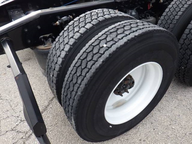 freightliner-cascadia-126-image-10