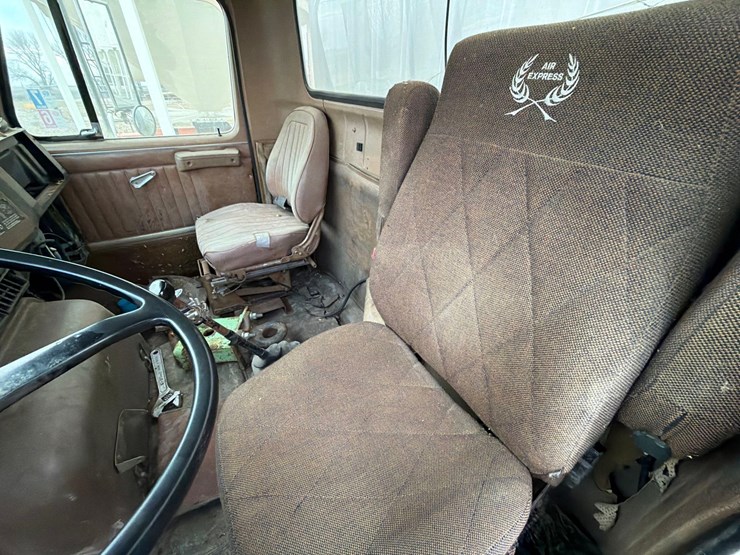 1979-international-f227-image-27