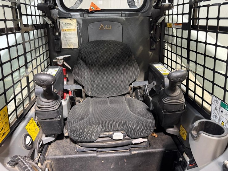 2023-bobcat-t770-image-21