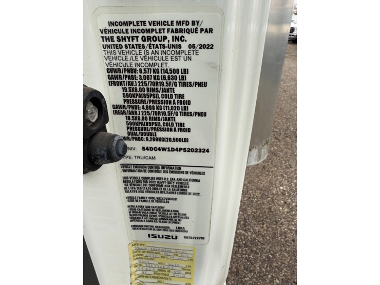 2023-isuzu-npr-image-17