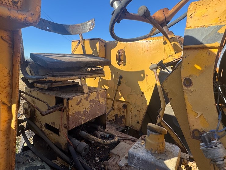 minneapolis-moline-m670-image-9