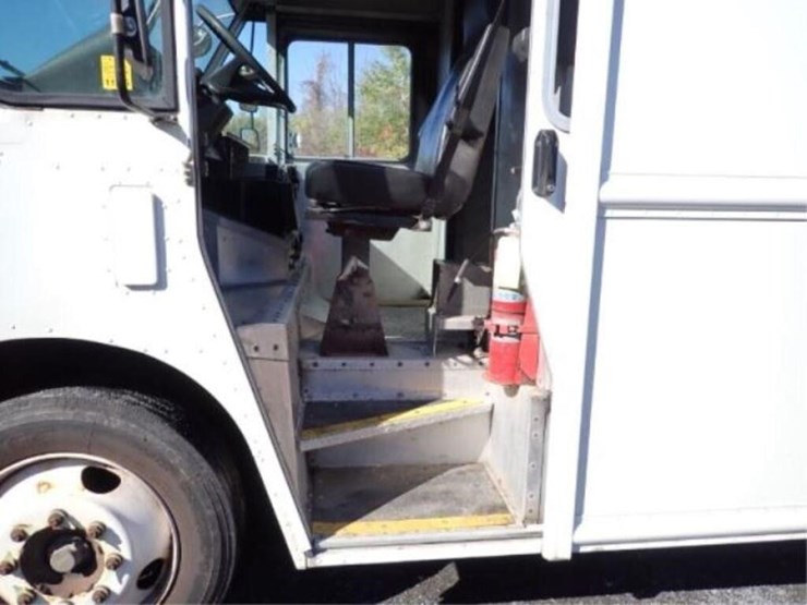 2015-freightliner-mt55-image-11