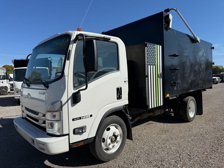 2024-isuzu-nrr-image-3