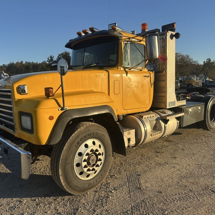 MACK RD688S