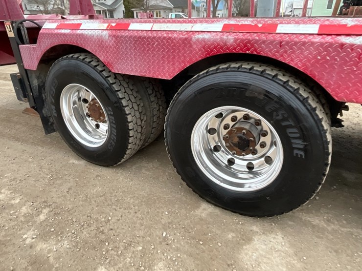 2015-peterbilt-365-image-12