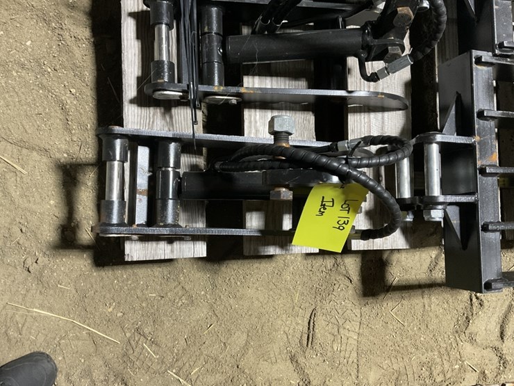 mini-excavator-hydraulic-thumb-image-1