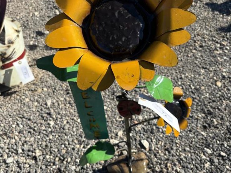 #72-•-metal-art--sunflower-w/-ladybug-welcome-sign-image-1