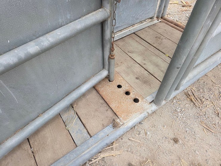cattle-chute-w/-palpation-cage-image-3