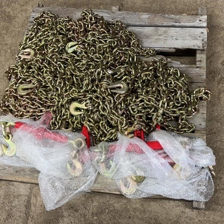 10 3/8X20FT G70 CHAINS & 5 9200LB 3/8-1/2 BINDERS