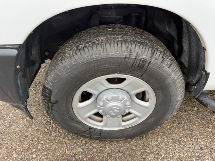 2020-dodge-3500-image-11