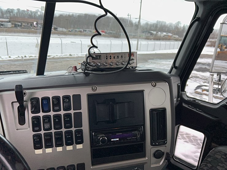 2012-mack-gu713-granite-truck-tractor-vn:1m1ax07yxcm011032-image-23