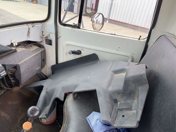 1981-ford-ln700-image-27