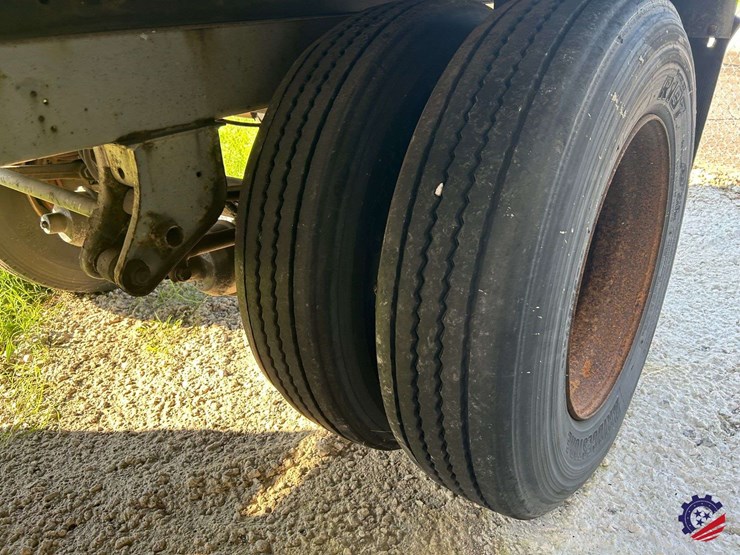 2014-stoughton-28-ft-x-102-in-image-11