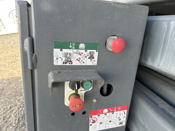 skyjack-sj8841rt-image-42