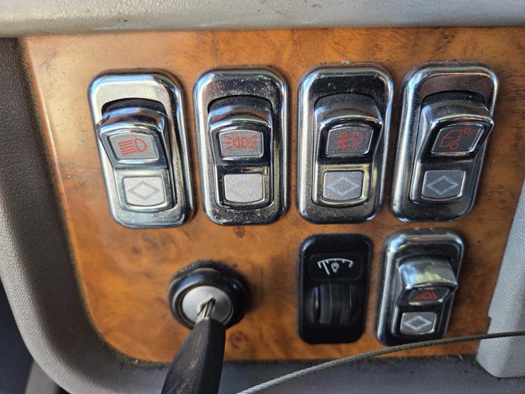 2007-peterbilt-386-image-81