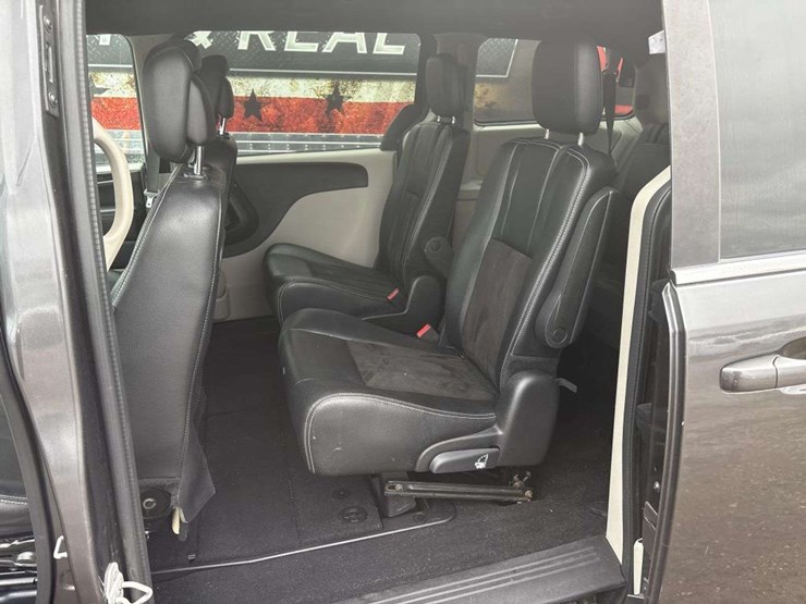 2019-dodge-grand-caravan-image-14