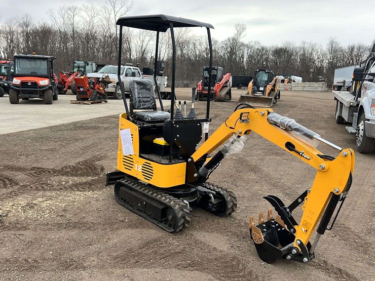 landhero-ldh-kv16-mini-excavator-image-2