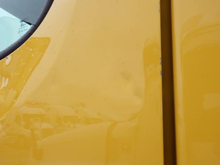 2019-freightliner-cascadia-126-image-15