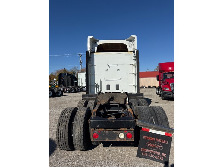 2015-peterbilt-579-image-4
