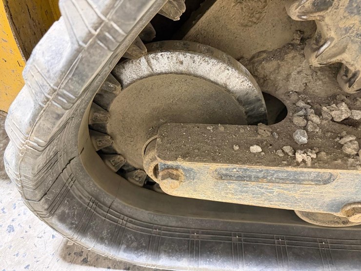 2021-deere-317g-image-19