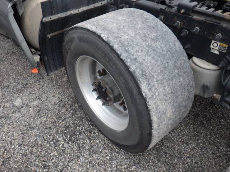 peterbilt-579-image-19