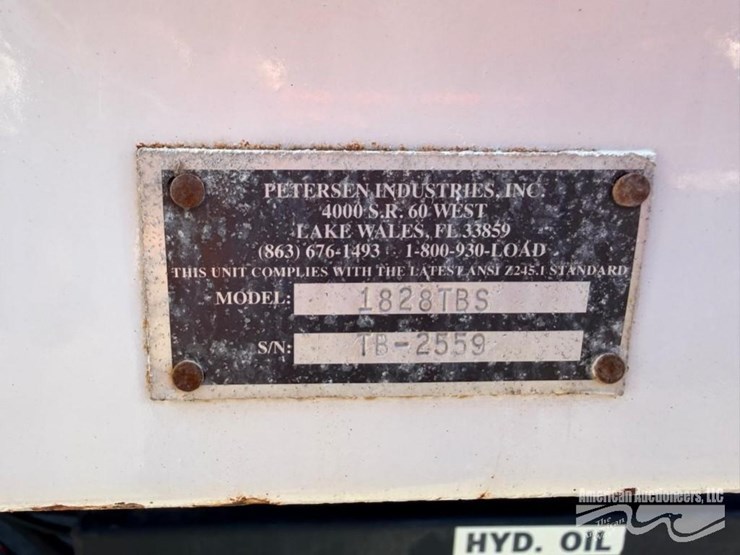 2015-freightliner-m2-106-image-24