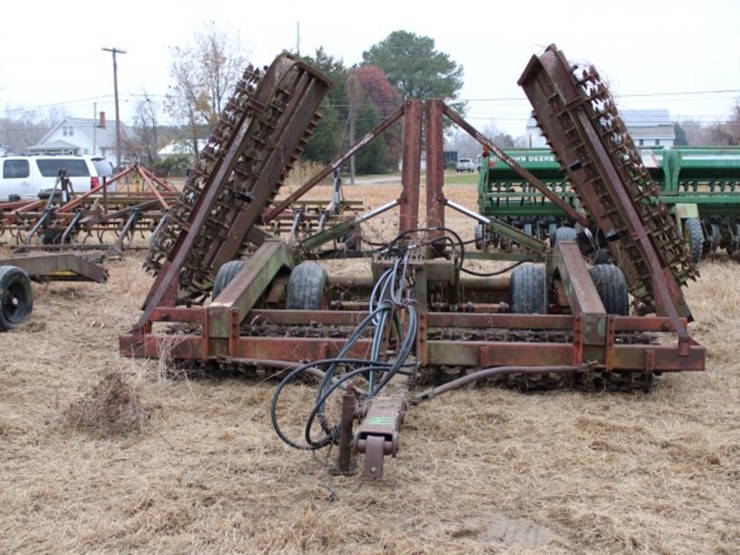 brillion-24'-crowfoot-cultipacker-with-s-tine-cultivators-image-2
