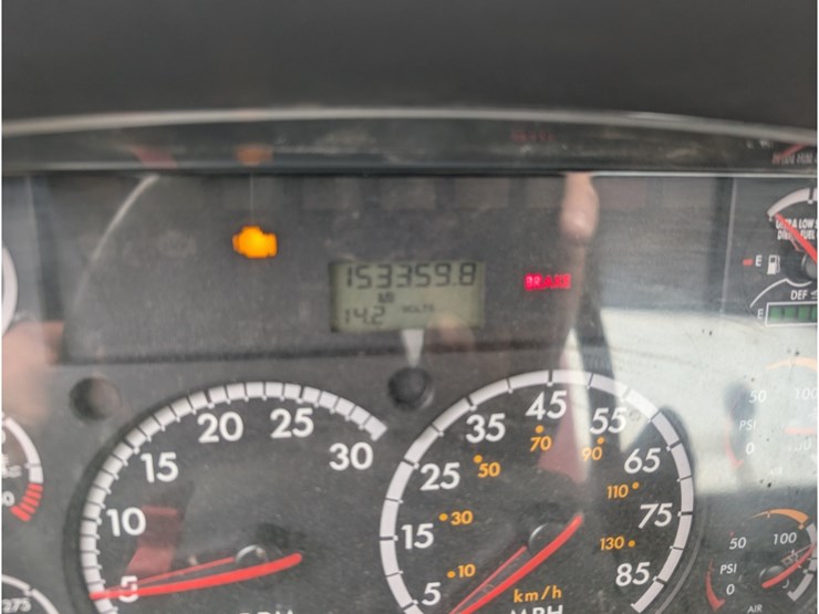 2015-freightliner-114sd-image-31