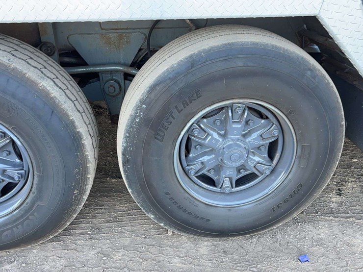 1993-grove-tms700b-image-11