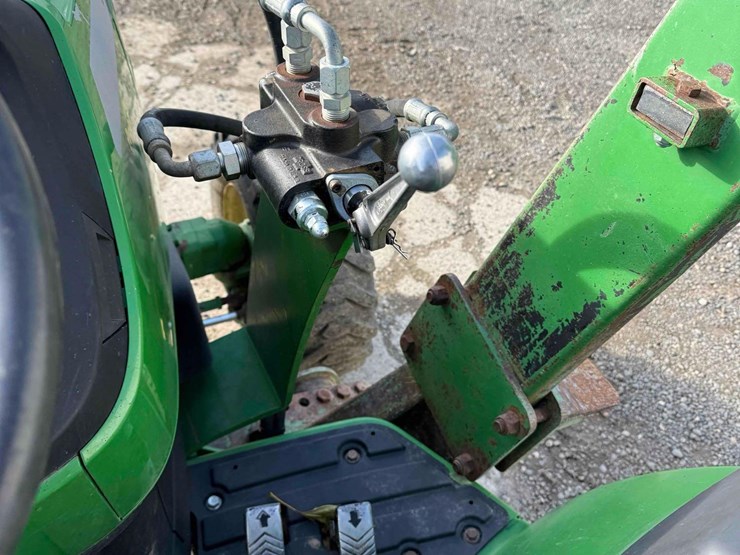 john-deere-4044m-image-16