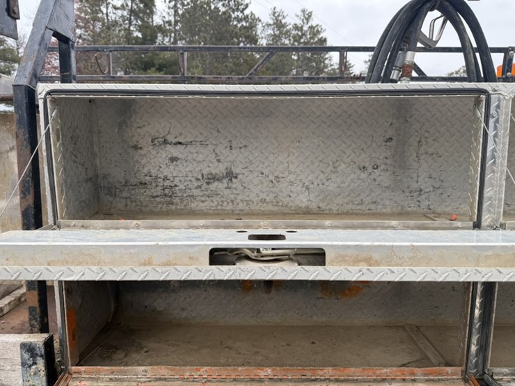 2011-ford-f550-image-26