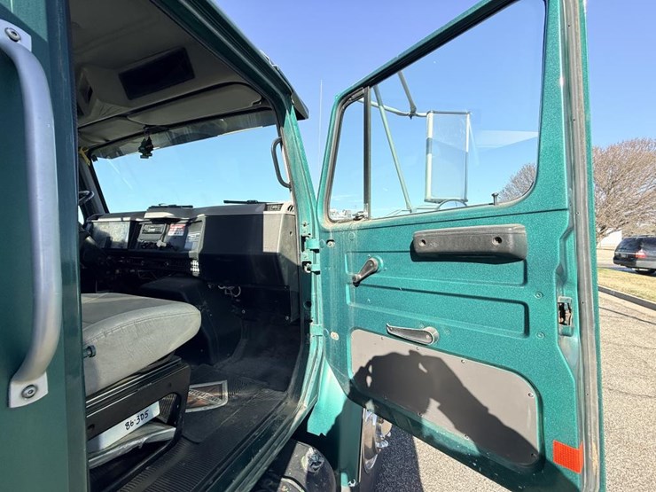 international-4700-image-52