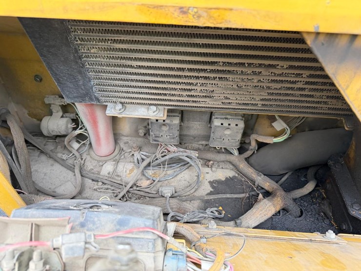 2015-caterpillar-ap-555e-image-24