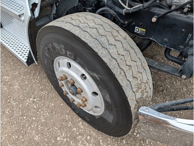 2012-kenworth-t370-image-16