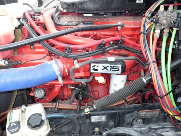 freightliner-cascadia-126-image-25