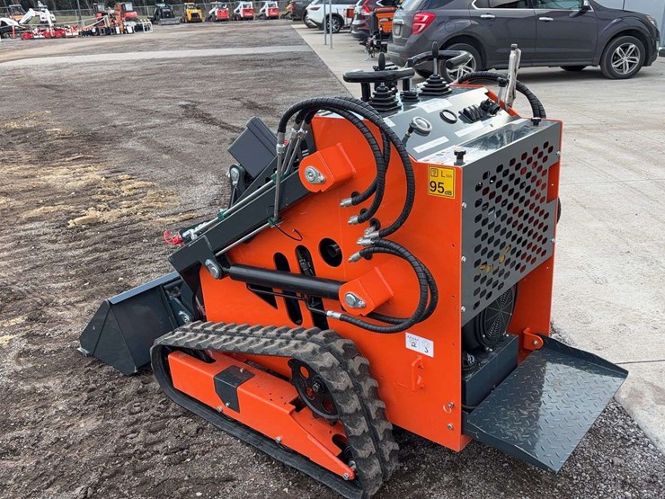 landhero-mini-stand-on-skid-loader-image-4