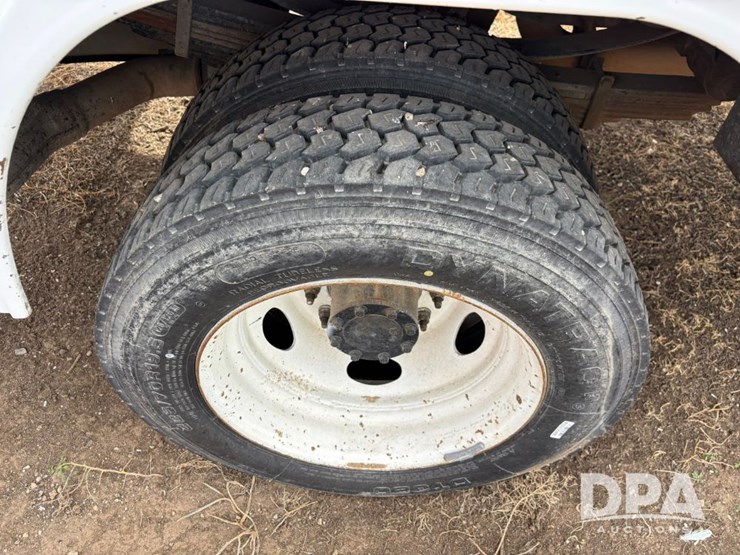 2011-ford-f550-image-42