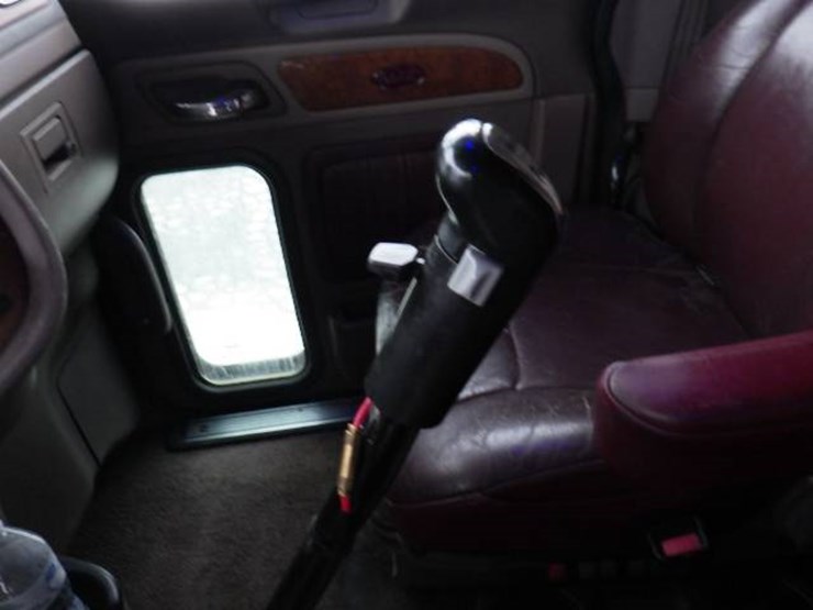 peterbilt-389-image-19