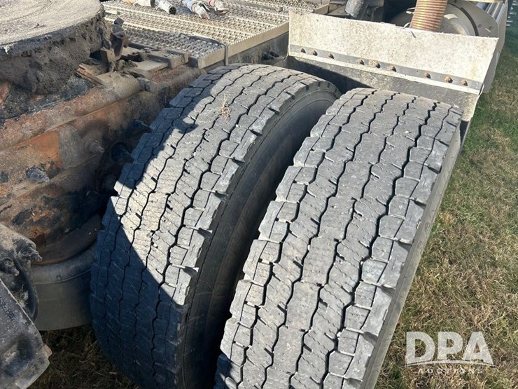 2010-peterbilt-386-image-24