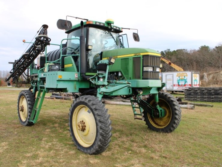 john-deere-4700-image-1