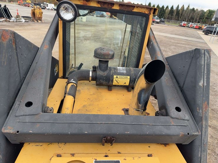 new-holland-l783-image-6